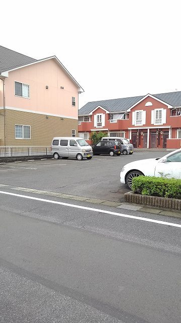 マーヴェラスの駐車場