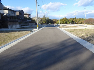 【前面道路含む現地写真】 | 川西市清和台東2丁目　34号地　建築条件無土地