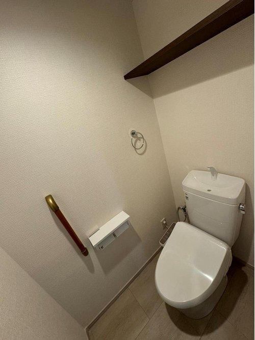 グラン・コート南仙台第2のトイレ|毎日使う場所だからこそ、掃除のしやすさは気になるポイント◎水濡れや汚れに強い床材を採用し、お手入れもラクラク♪