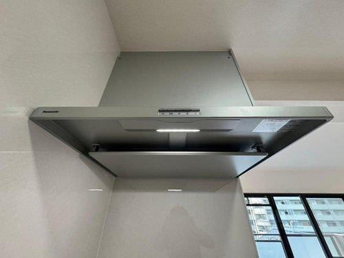 グラン・コート南仙台第2のキッチン|ハイパワーのレンジフードを採用し、お料理中の煙やニオイがリビングに届きにくい♪