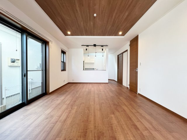 横浜市青葉区桂台二丁目戸建の居間・リビング|おしゃれなリビングです