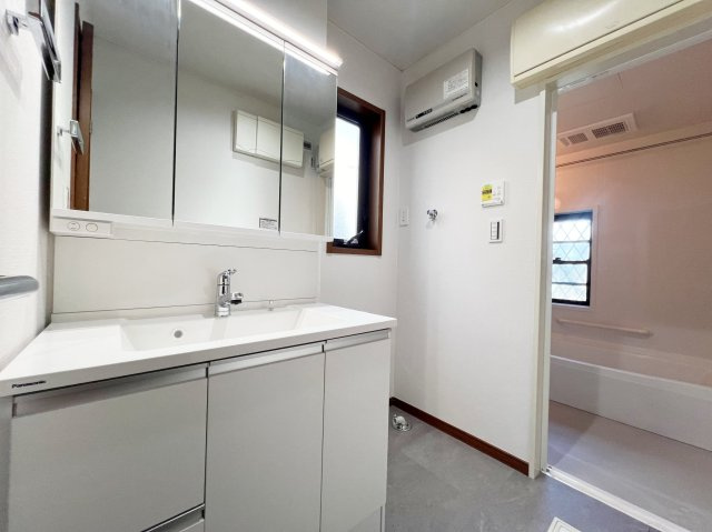 横浜市青葉区桂台二丁目戸建の独立洗面台|使いやすい独立洗面台です