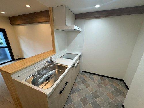 セザール一高南102のキッチン|広々とワイドなシンクは、大きなフライパンなども洗いやすい◎強固な素材で傷や汚れに強いステンレス製♪