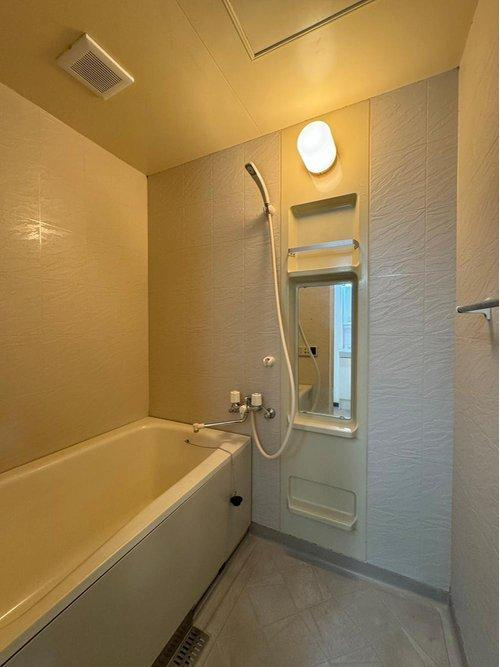 セザール一高南102の浴室|明るいバスルーム♪お子様と一緒のバスタイムも余裕な広さ◎