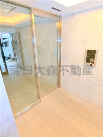 コンシェリア蒲田のエントランス