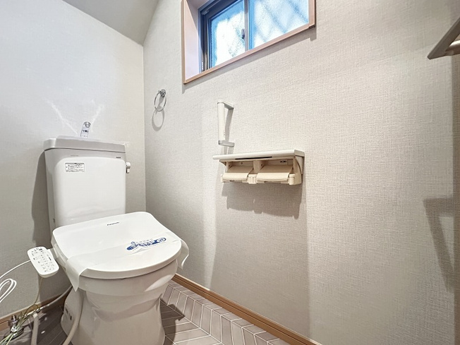 【トイレ】 | 志木市上宗岡4丁目　中古一戸建住宅　(志木本店) | 新しいトイレで清潔感のある空間が実現しました。