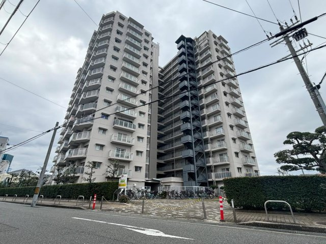 日光ハイツ香里第五の外観|新しい生活にいかがでしょうか？外観はお住まいの顔になります。こだわりたいポイントですね。水回りリフォームやリノベーションも承ってます。
■現地見学・資金計画相談・住宅ローン相談もお問合せ受付中■