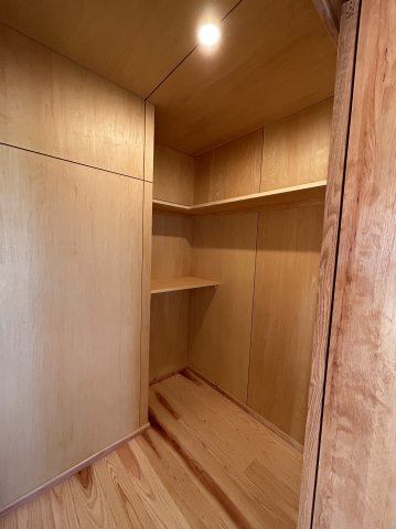 木田余東台1丁目　ガレージ付き住宅の収納|洋室の収納