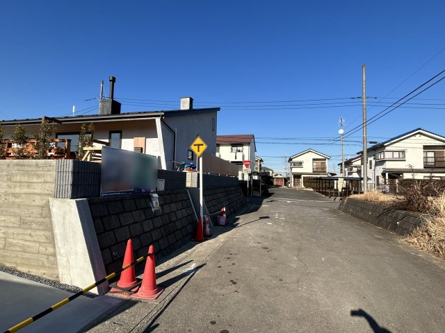木田余東台1丁目　ガレージ付き住宅の前面道路含む現地写真|前面道路を含む現地土地写真