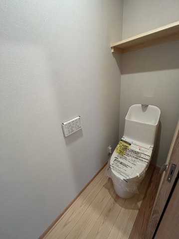 木田余東台1丁目　ガレージ付き住宅のトイレ|温水洗浄便座