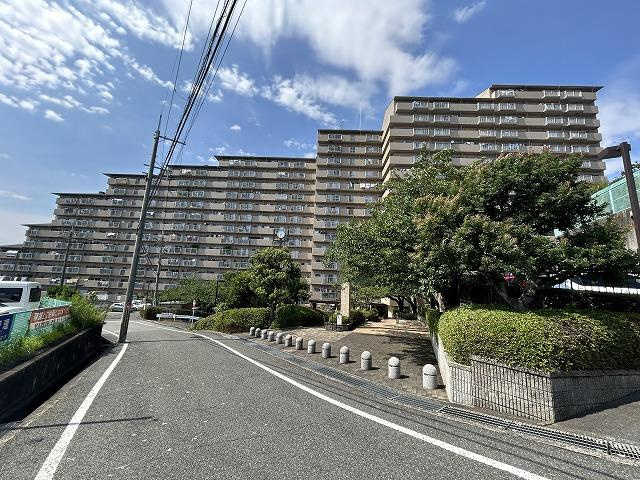 グリーンタウン香里ケ丘の外観|新しい生活にいかがでしょうか？外観はお住まいの顔になります。こだわりたいポイントですね。水回りリフォームやリノベーションも承ってます。
■現地見学・資金計画相談・住宅ローン相談もお問合せ受付中■