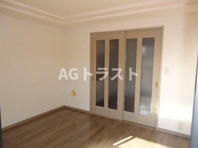 【内装】 | リヴィエール | 洋室（南側）