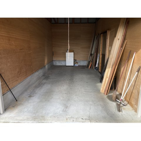 都城市甲斐元町の中古一戸建の駐車場|車庫