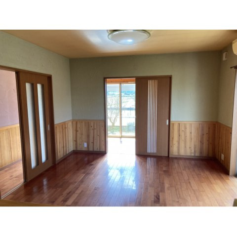 都城市甲斐元町の中古一戸建の居間・リビング