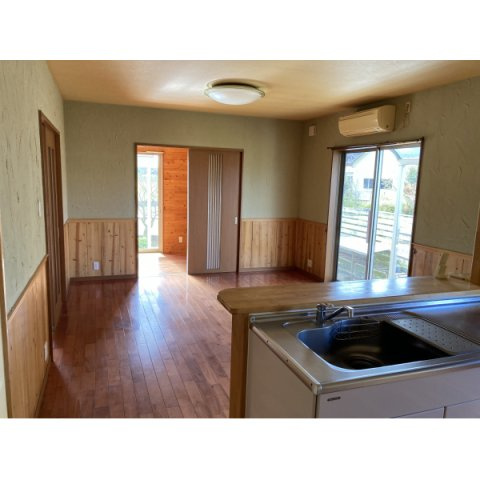 都城市甲斐元町の中古一戸建の居間・リビング