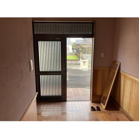 都城市甲斐元町の中古一戸建の玄関