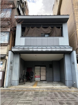 東医ビルの外観