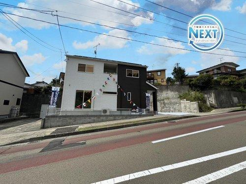 塩釜市長沢町の外観|ツートンの外観がひときわ目を引く！