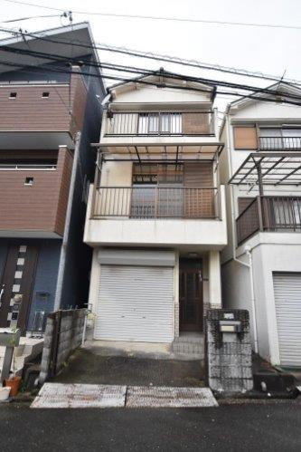 私部７丁目　中古一戸建ての外観|新しい生活にいかがでしょうか？外観はお住まいの顔になります。こだわりたいポイントですね。外壁塗装や屋根塗装のご相談も承っております。
■現地内覧・資金計画相談・住宅ローン相談もお問合せ受付中■