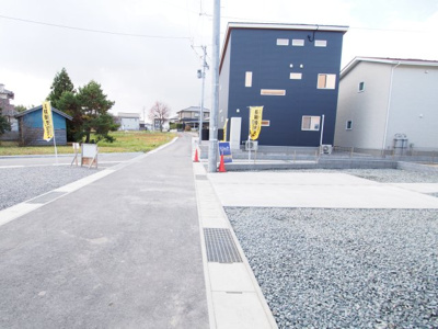 【前面道路含む現地写真】 | Livele Garden.S　太平寺久保　５号棟