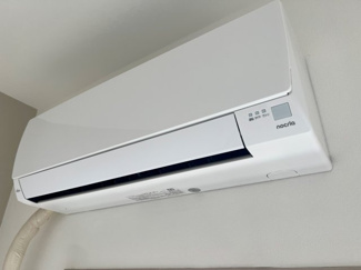 【外観】 | エアコン１台付いてます。購入すると取り付け費用もかかるので、お財布にやさしいです。