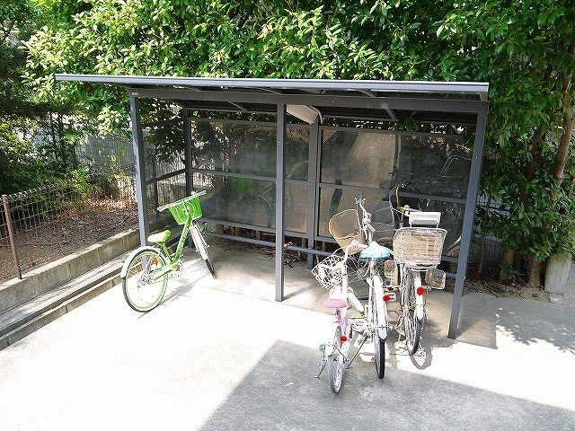 ラフィーネ結崎　Ａ棟のその他共用部分|自転車置き場