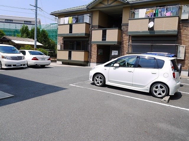 ラフィーネ結崎　Ａ棟の駐車場|駐車場があります