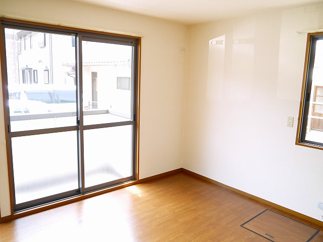 ラフィーネ結崎　Ａ棟の居間・リビング|使いやすい居間です