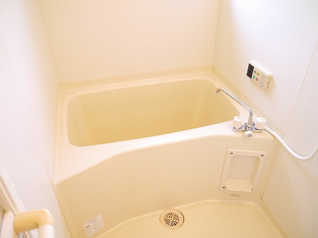 ラフィーネ結崎　Ａ棟の浴室|ゆったり過ごせるお風呂です