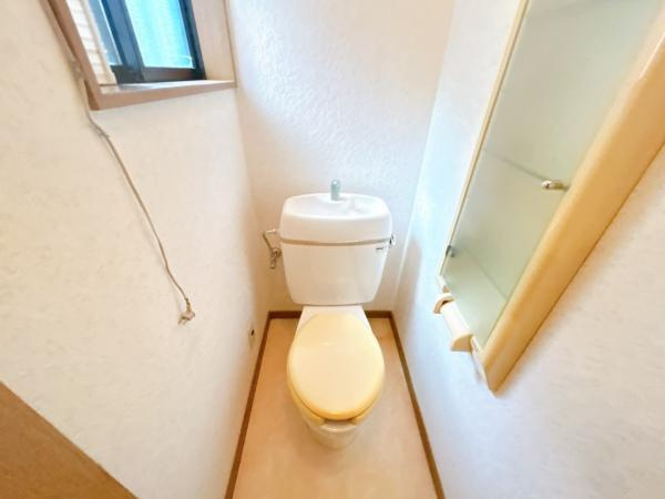 星田５丁目　中古一戸建てのその他共用部分|トイレ２か所あり
■物件内覧・資金計画相談・住宅ローン相談、リフォーム相談、お問合せ受付中■
※当日・翌日のご内覧、ご相談はお電話でのお問合せがスムーズです！