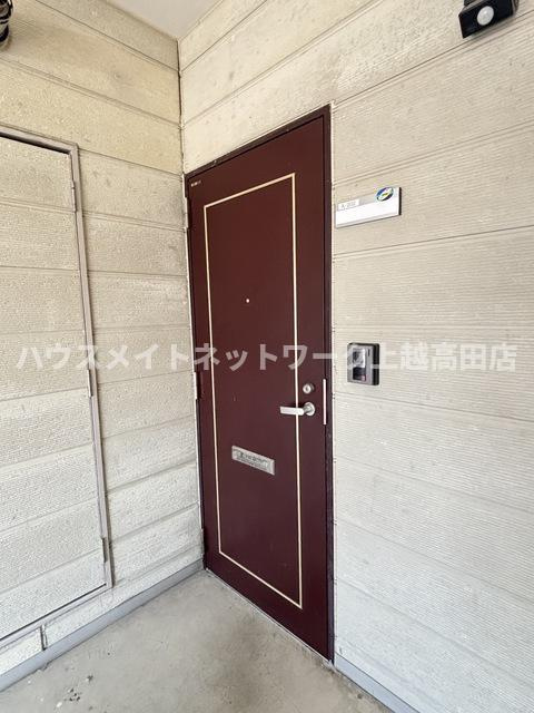 ウイングヒルズＡ棟のエントランス|玄関ドア