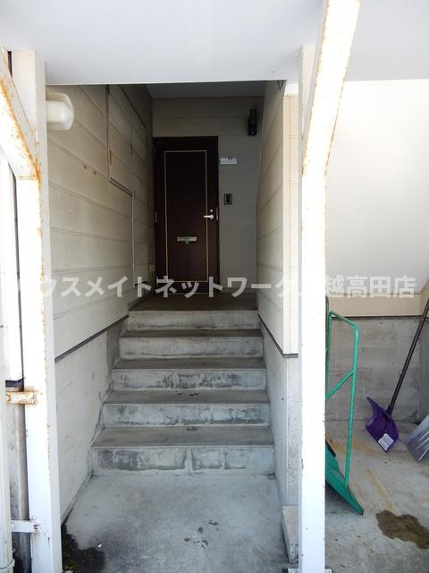 ウイングヒルズＡ棟のエントランス|エントランス