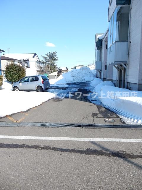 ウイングヒルズＡ棟の駐車場|駐車場