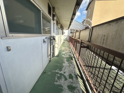 【その他共用部分】 | コーポ嶋田 | 共有廊下スペースに洗濯機置場があります