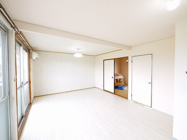 レジデンスボナール　Ⅰの居間・リビング|使いやすい居間です