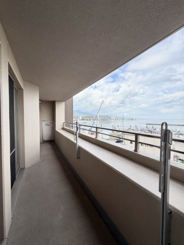 ネバーランド大津GRANBAY　5階のバルコニー|洗濯物を干すスペースも広くあります！