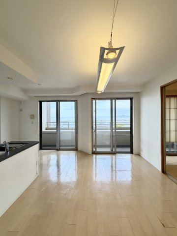 ネバーランド大津GRANBAY　5階の居間・リビング