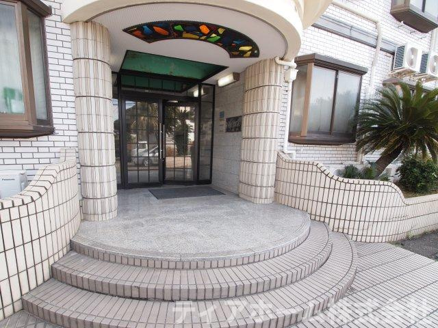 香芝市逢坂２丁目の賃貸マンションのエントランス