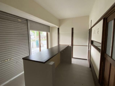 小山上総町店舗の内装