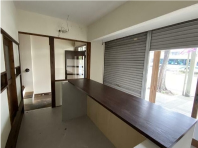 小山上総町店舗のロビー