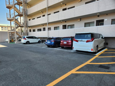 【駐車場】 | ファミール廿日市ウエステージ | 1住戸1区画利用可能（月額6,500円～8,500円）