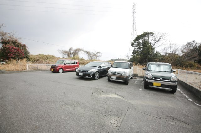 プリムヴェールMの駐車場