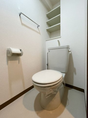 【トイレ】 | ルミエール東雲 | 別号室の写真になります。現況優先。
