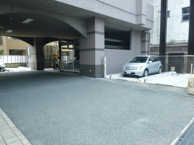 セルジュYS姫路の駐車場