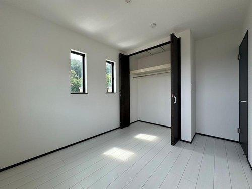 太白区山田自由ヶ丘の内装|フローリング仕上げのお部屋は掃除のしやすさもメリット◎汚れもサッと拭き取りやすくて快適◎