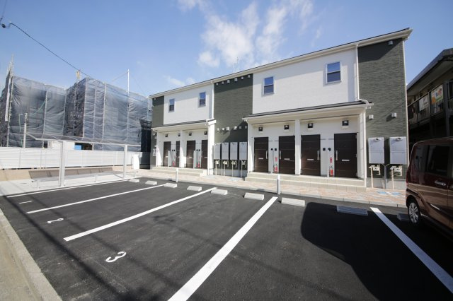 クレール上池田の駐車場