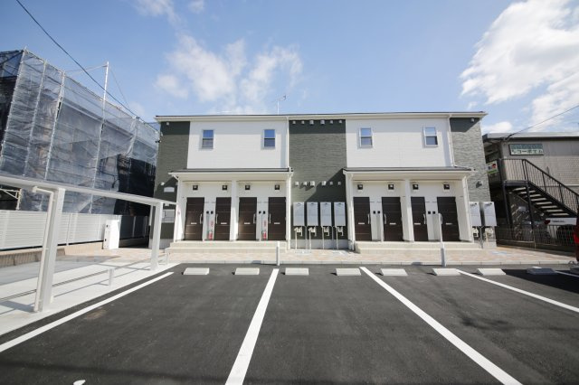 クレール上池田の駐車場