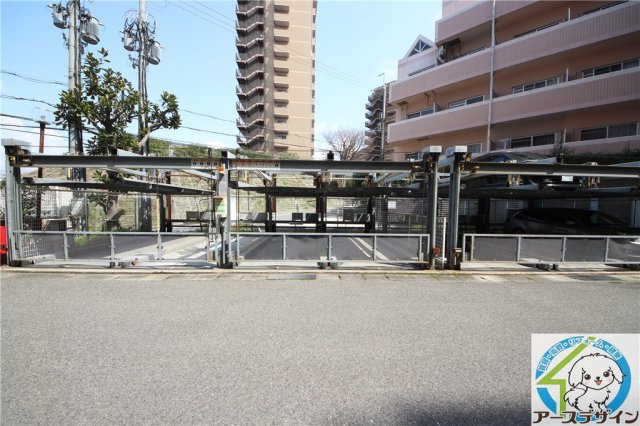 バッハレジデンスKOBE　WESTの駐車場