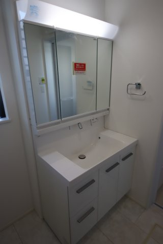 《仲介手数料無料》北区日進町１丁目35-41(全1戸)新築一戸建ての独立洗面台|撮影日 2024年12月6日 13:00 晴れ