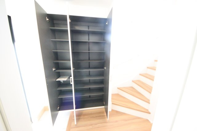 《仲介手数料無料》北区日進町１丁目35-41(全1戸)新築一戸建ての玄関|撮影日 2024年12月6日 13:00 晴れ